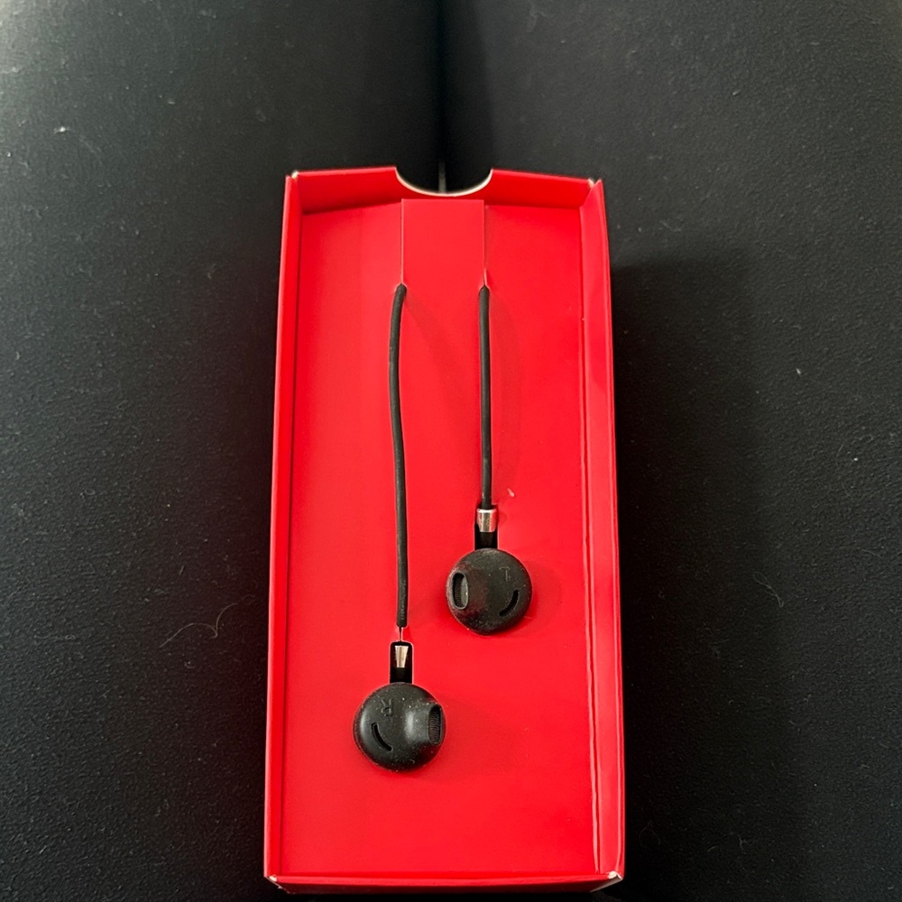 Peloton Black Wired Earbuds